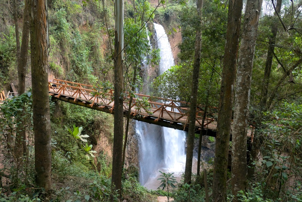 Kisiizi Falls and Monument