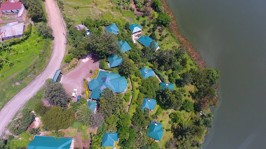 Lake Mulehe Lodge - Mgahinga Gorilla National Park Accommodation