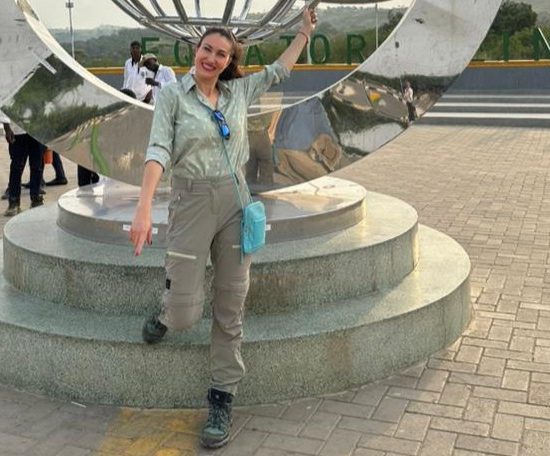 Photo moment at Kikorongo Equator Monument