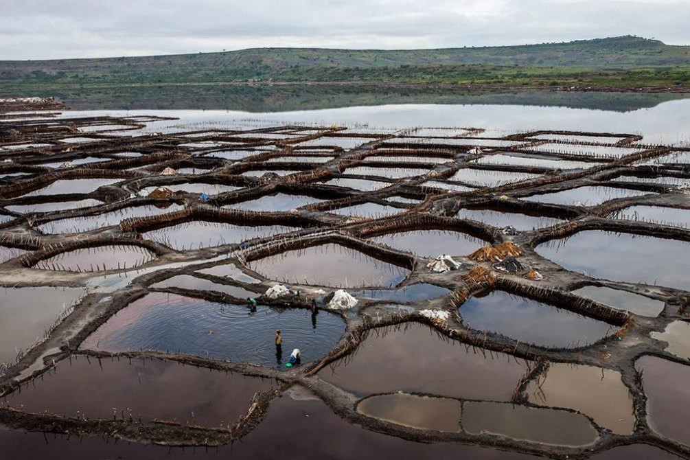 Lake Katwe Uganda: Salt Mining & Safari Guide