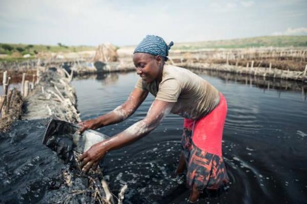 Salt Mining at Lake Katwe